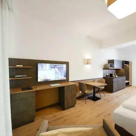 Goesser Braeu فندق فيلس